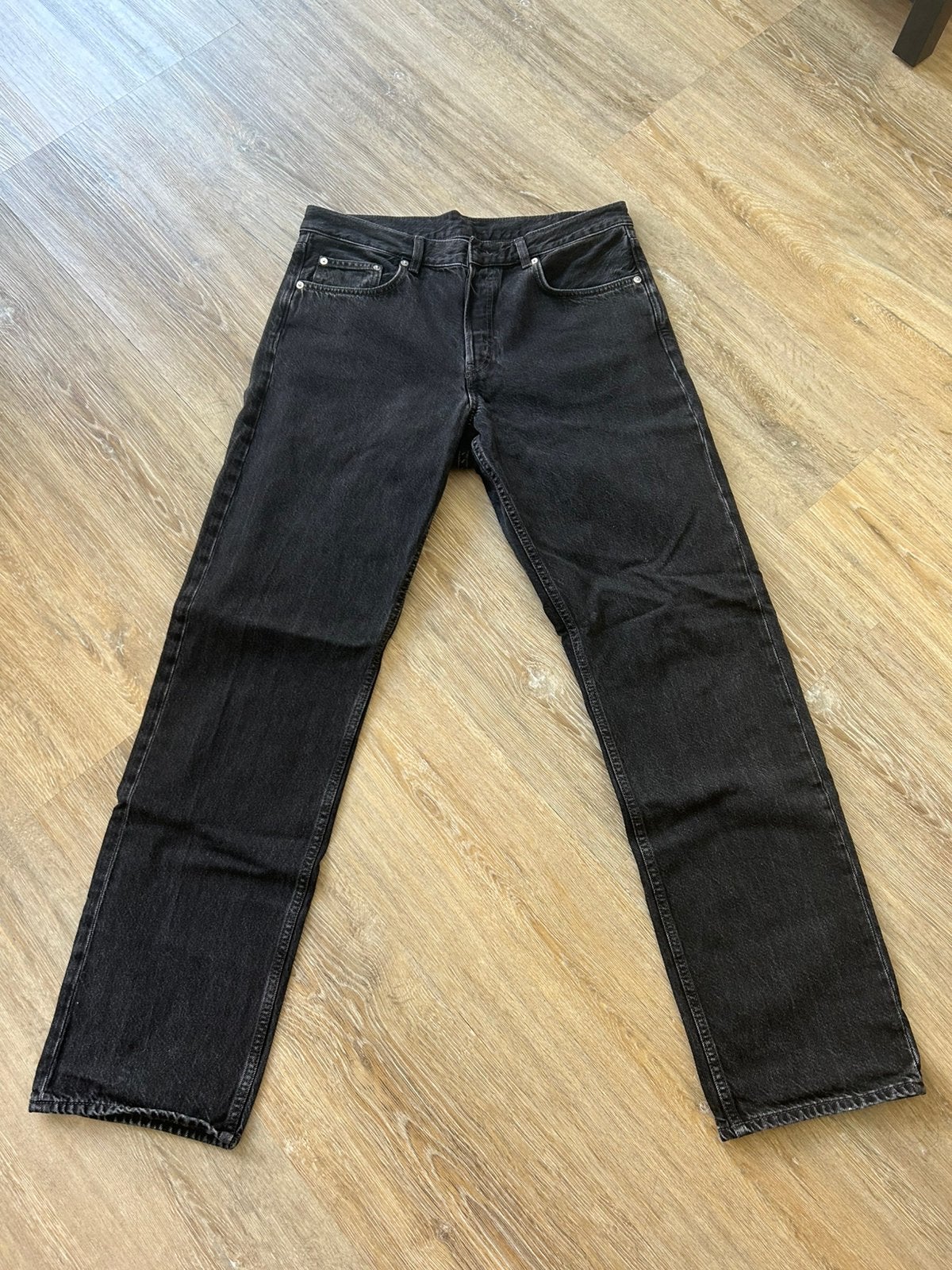 Arket - Ocean Loose Straight Jeans Black 32/34, Ophalen of Verzenden, Zo goed als nieuw, Overige maten, Zwart