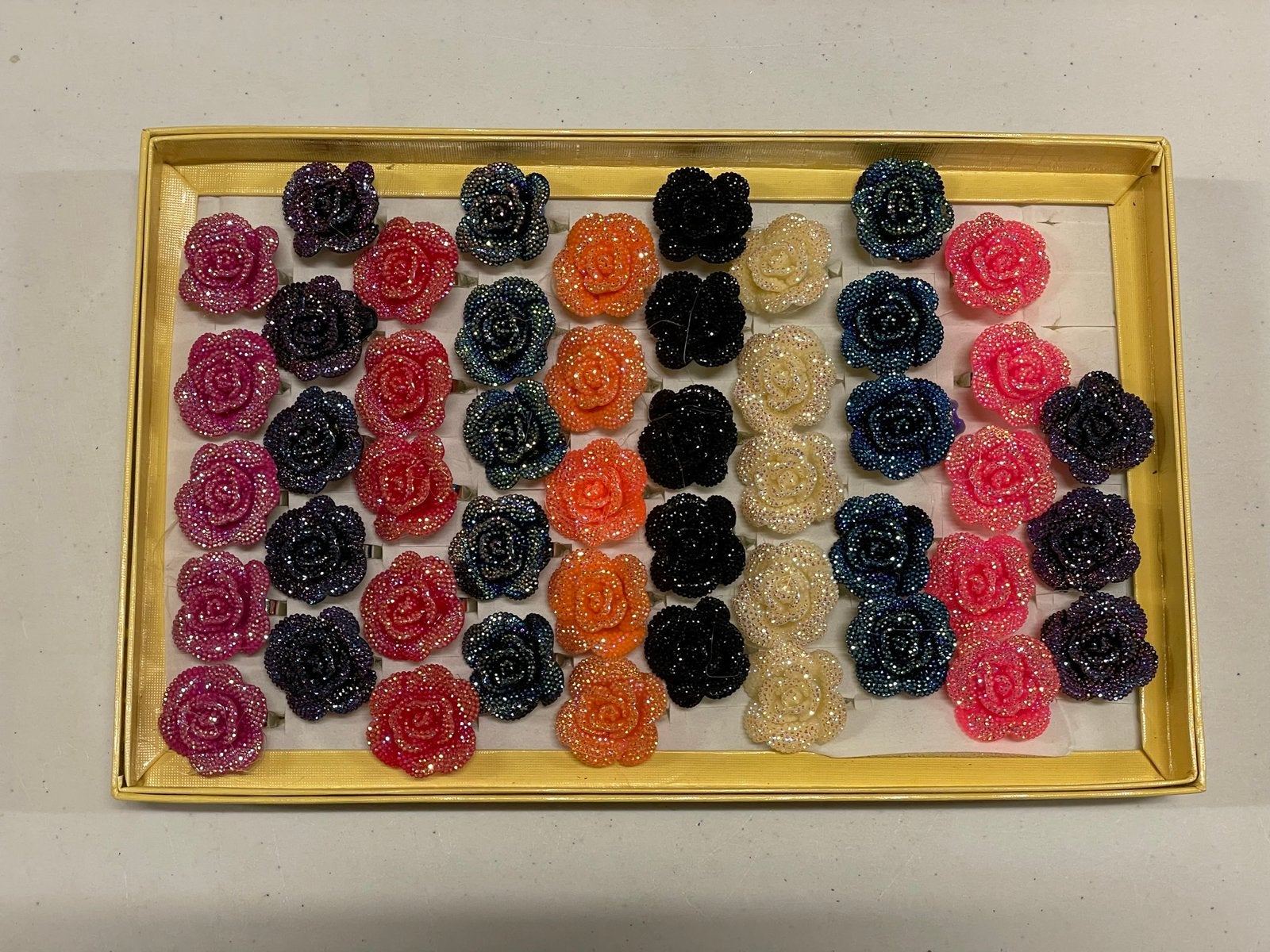 48 Nieuwe Verstelbare Ringen met Roos in Diverse Kleuren, Overige materialen, Overige kleuren, Nieuw, Ophalen of Verzenden