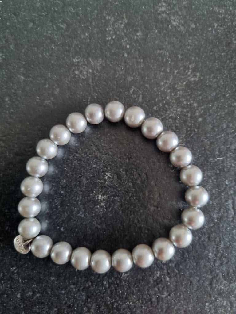 Biba grijze kralen elastische armband, Ophalen of Verzenden, Zo goed als nieuw, Grijs, Overige materialen