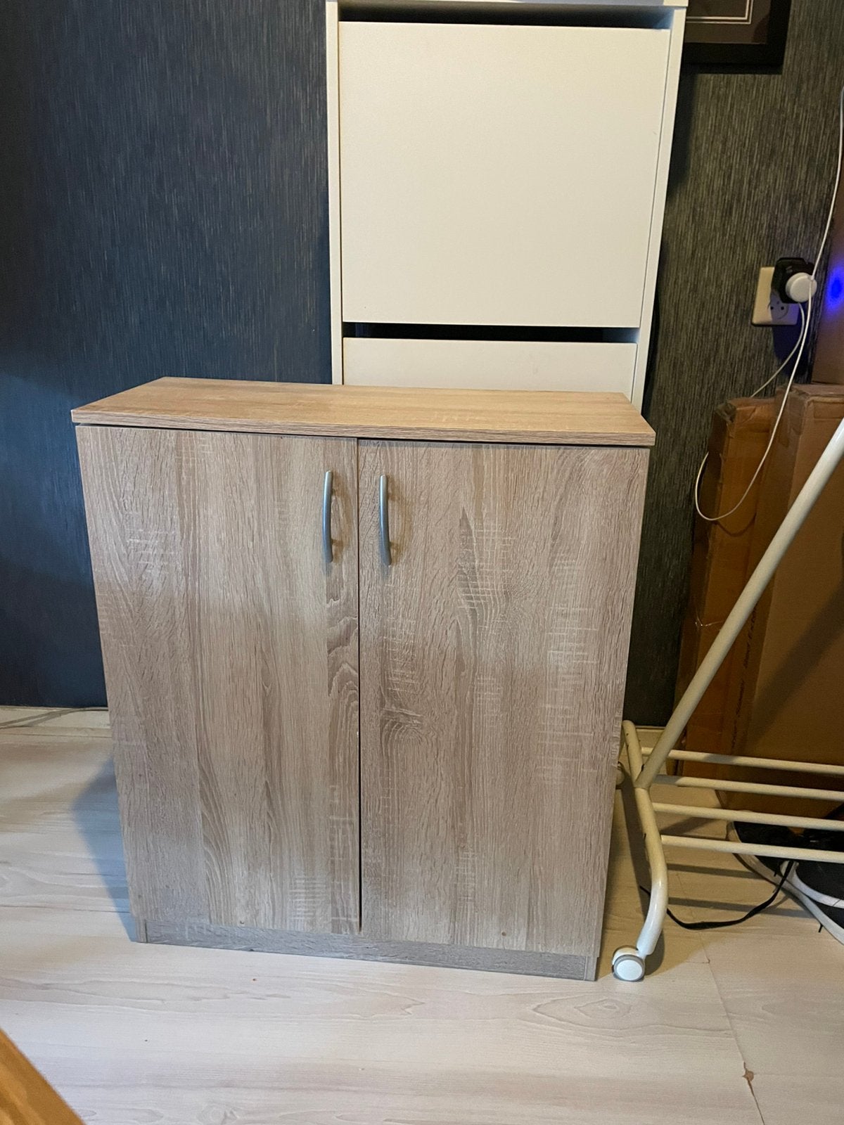 Small wooden cabinet, Ophalen, Zo goed als nieuw