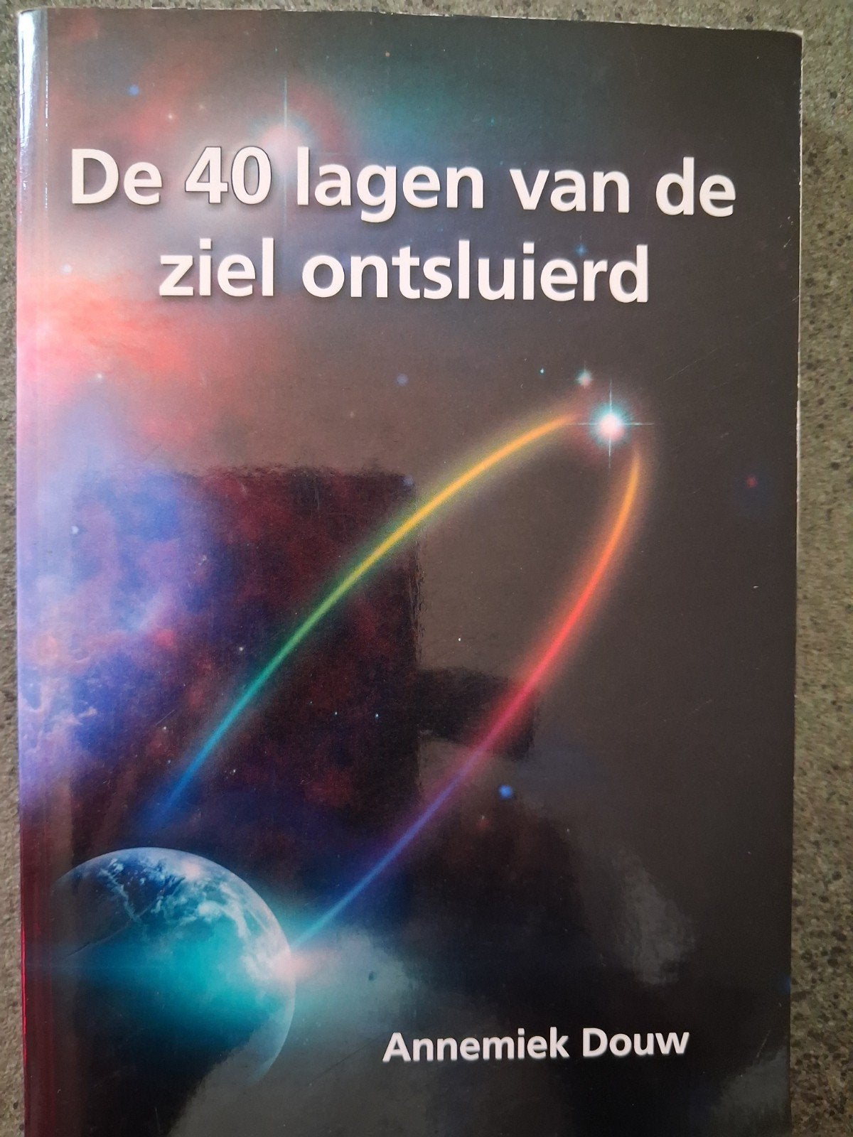 Annemiek Douw - De 40 lagen van de ziel ontsluierd, Gelezen, Achtergrond en Informatie, Ophalen of Verzenden, Spiritualiteit algemeen