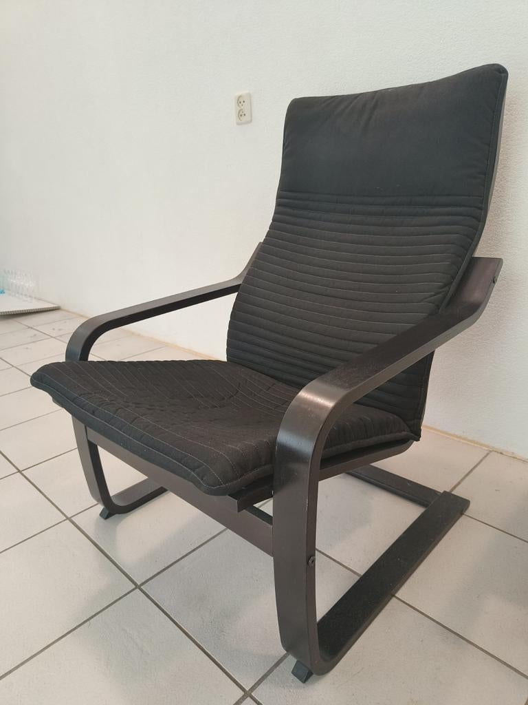 IKEA Poäng fauteuil met zwarte kussens, Huis en Inrichting, Stoelen, Ophalen, Gebruikt, Modern, Scandinavisch, Zwart