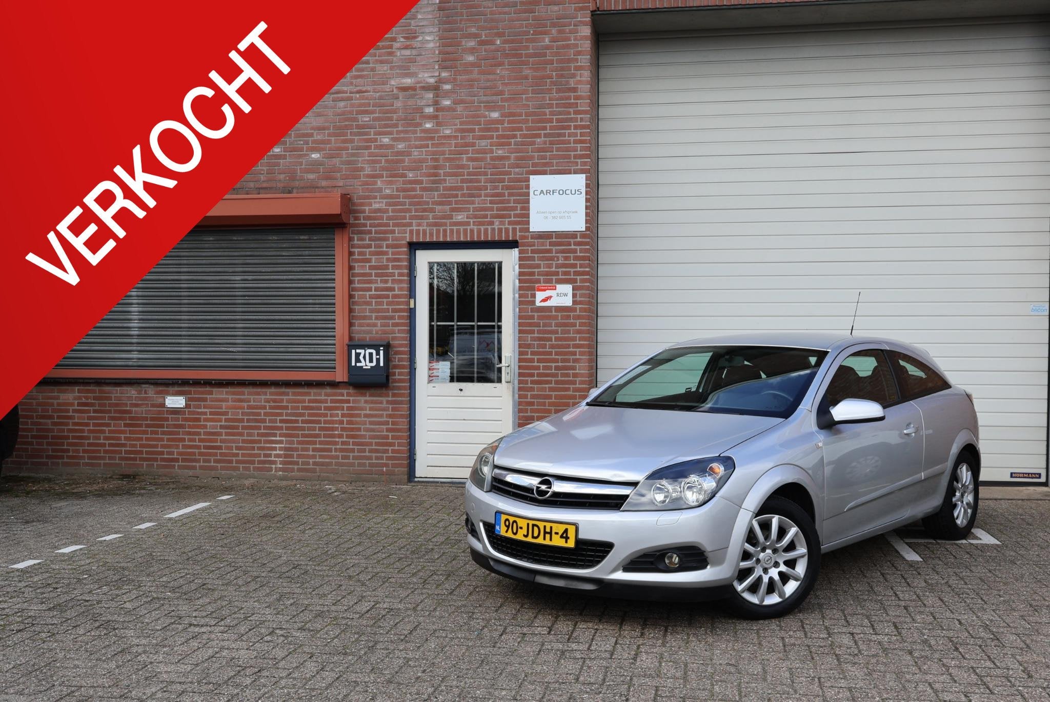 Opel Astra GTC 1.8 Business 3e eigenaar NAP Cruise Trekhaak, Auto's, Voorwielaandrijving, Gebruikt, Zwart, 4 cilinders