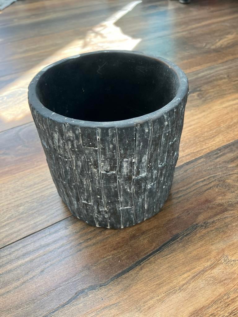 Zwarte bloempot met textuur, Tuin en Terras, Ophalen, Gebruikt, Rond, Binnen