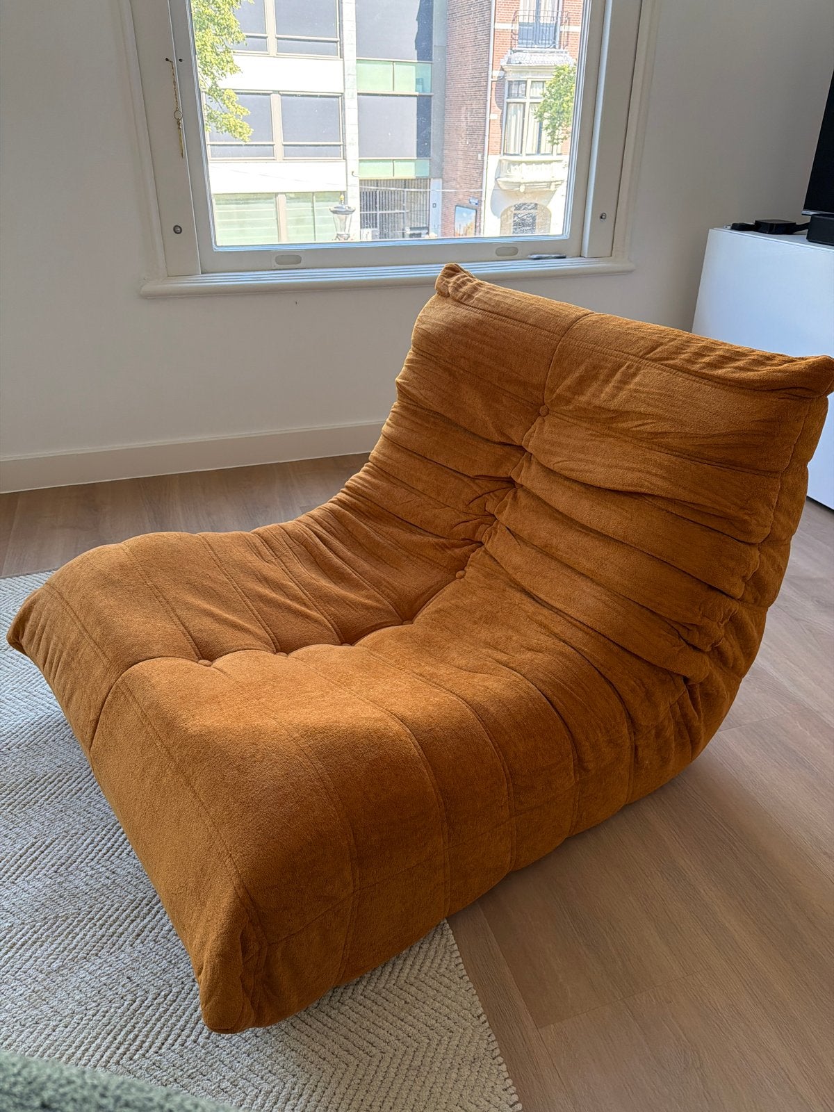 Togo stijl fauteuil - Oranje ribstof, Huis en Inrichting, Fauteuils, Ophalen, 75 tot 100 cm, Zo goed als nieuw, 75 tot 100 cm
