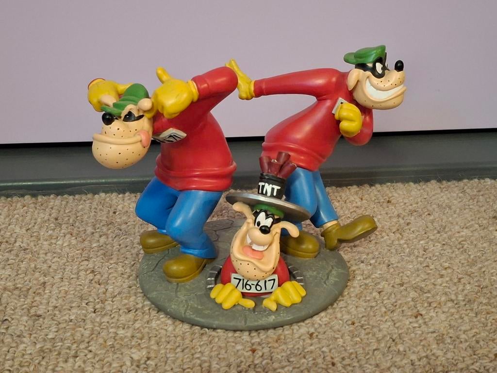 Disney Zware Jongen Beagle Boys Polyresin Statue 16 cm hoog, Verzamelen, Disney, Ophalen of Verzenden, Overige figuren, Zo goed als nieuw