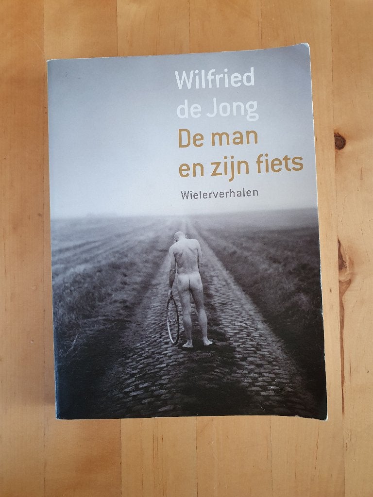 DE  MAN  EN  ZIJN  FIETS  van  Wilfried de Jong  , Boeken, Sportboeken, Ophalen of Verzenden, Gelezen, Watersport en Hengelsport