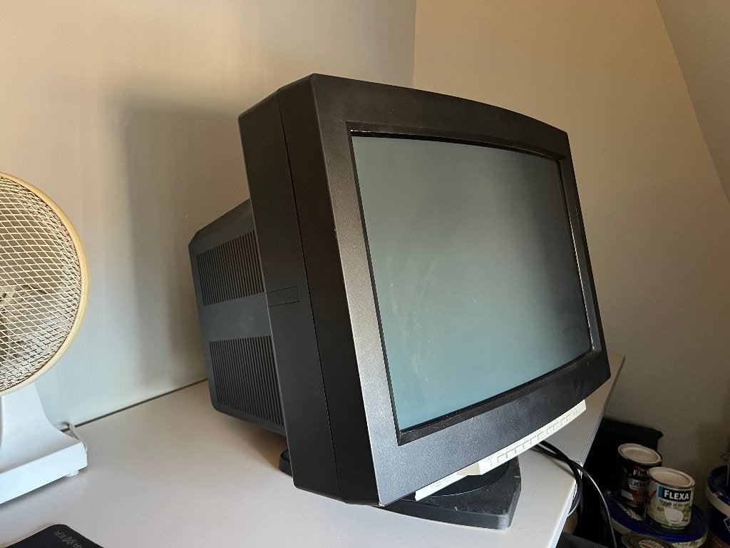 Sony GDM-W900 Widescreen Trinitron CRT Monitor, Ophalen, Gebruikt, Draaibaar, Full HD