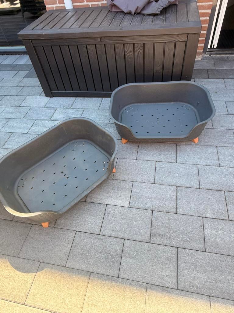 2 kunstof honden manden mer in klikbare pootjes, Ophalen, Overige