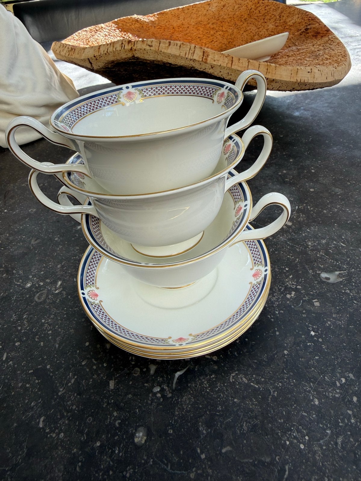 Set van 3 Wedgwood Bone China soepkommen met schotels, Antiek en Kunst, Ophalen of Verzenden