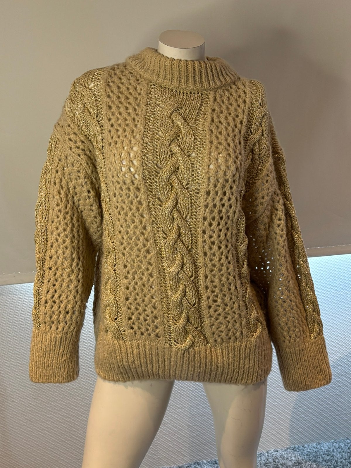 Zara trui met gouddraad maat m, Kleding | Dames, Maat 38/40 (M), ., Ophalen of Verzenden, Zo goed als nieuw