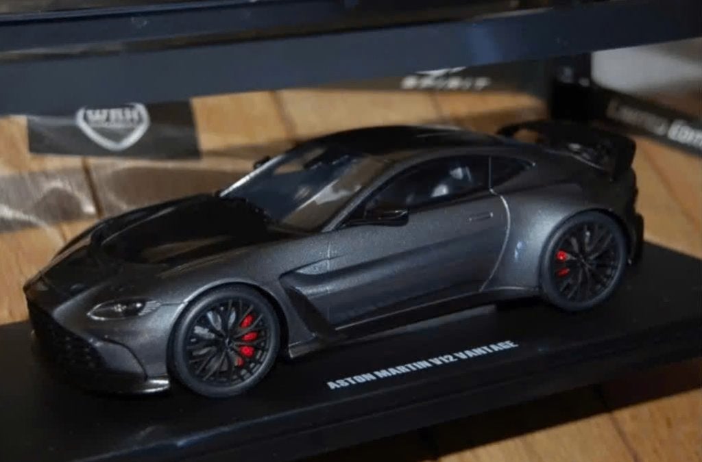 1:18 ASTON MARTIN V12 VANTAGE grey GT443 GT spirit WRH, Verzenden, Zo goed als nieuw, Auto, Overige merken