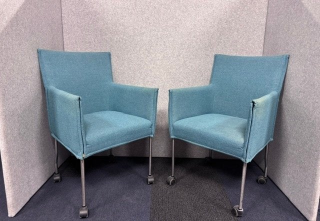 Set van 2 blauwe stoelen – €100 /set