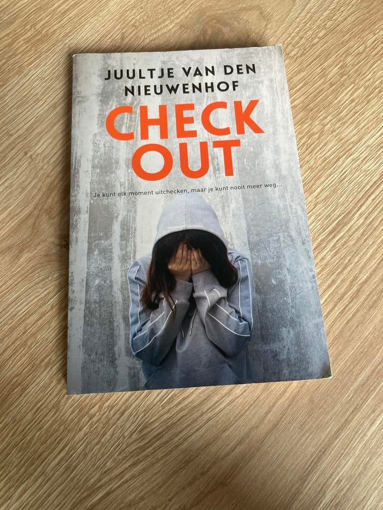 Check Out - Juultje van den Nieuwenhof, Boeken, Ophalen of Verzenden, Gelezen, Nederland