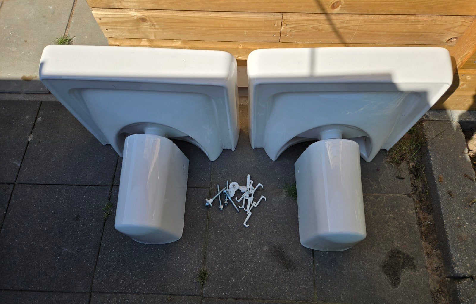 2x Laufen Pro wasbak met sifonkap wit badkamer, Ophalen, Zo goed als nieuw, Wastafel