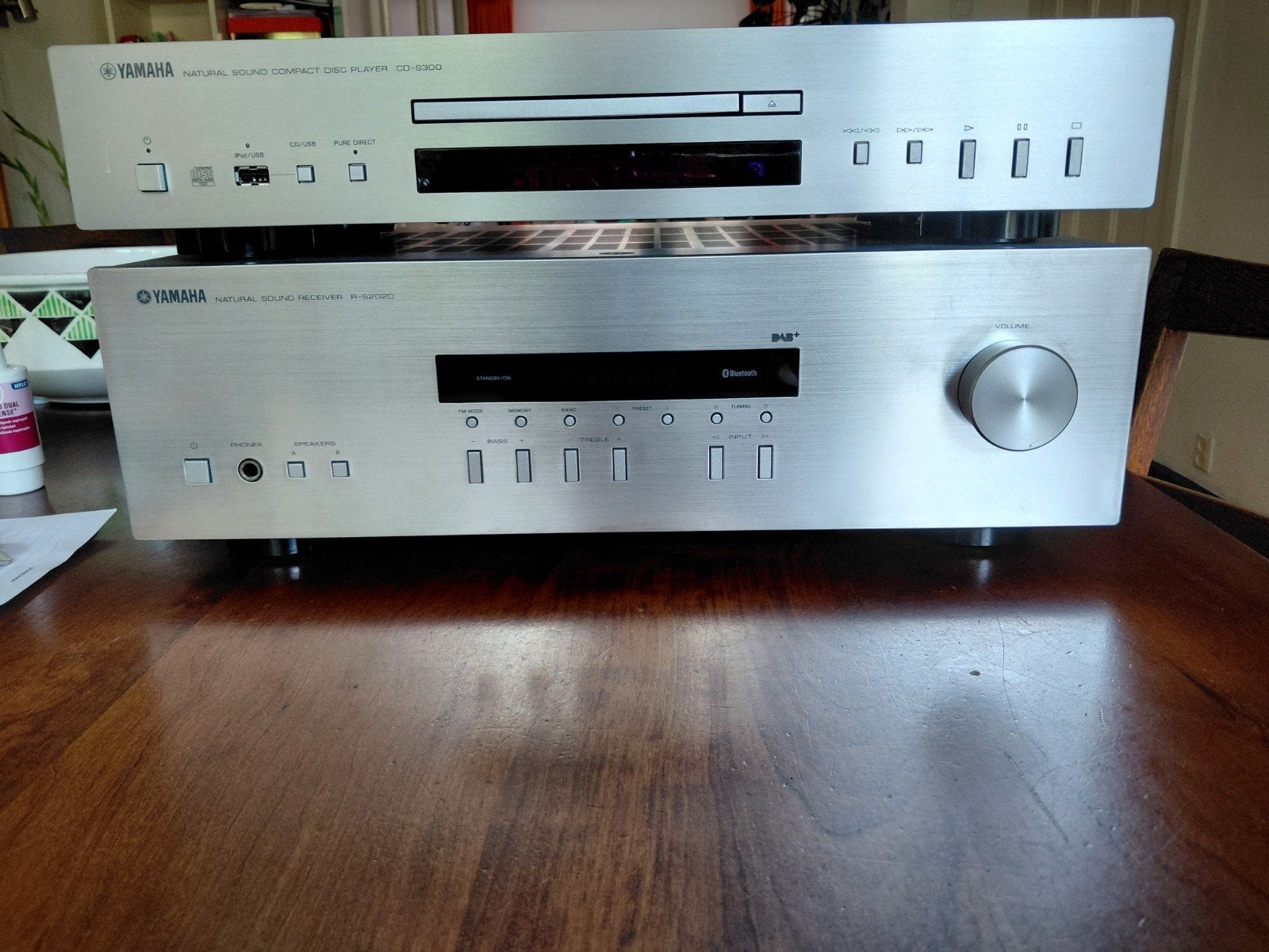 Te koop: set Yamaha R-S202D receiver en CD-S300 CD-speler, MP3-aansluiting, Zo goed als nieuw, Cd-speler, Ophalen