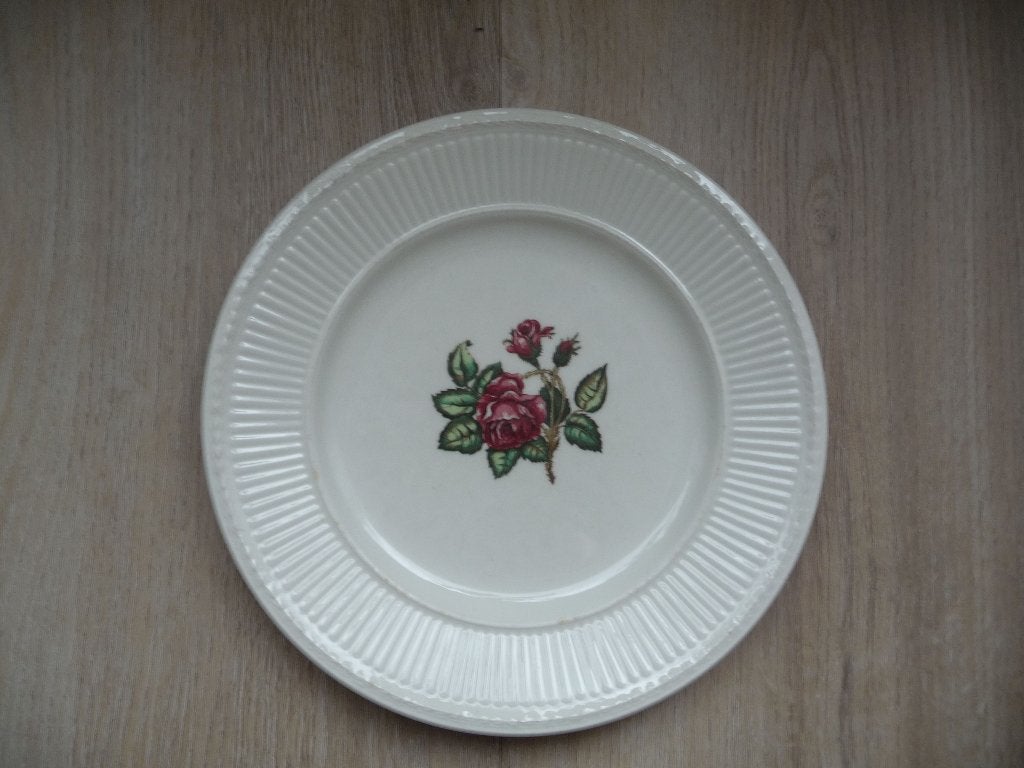 Wedgwood bord 'Moss Rose", Huis en Inrichting, Keuken | Servies, Ophalen of Verzenden, Zo goed als nieuw, Bord(en), Wedgwood