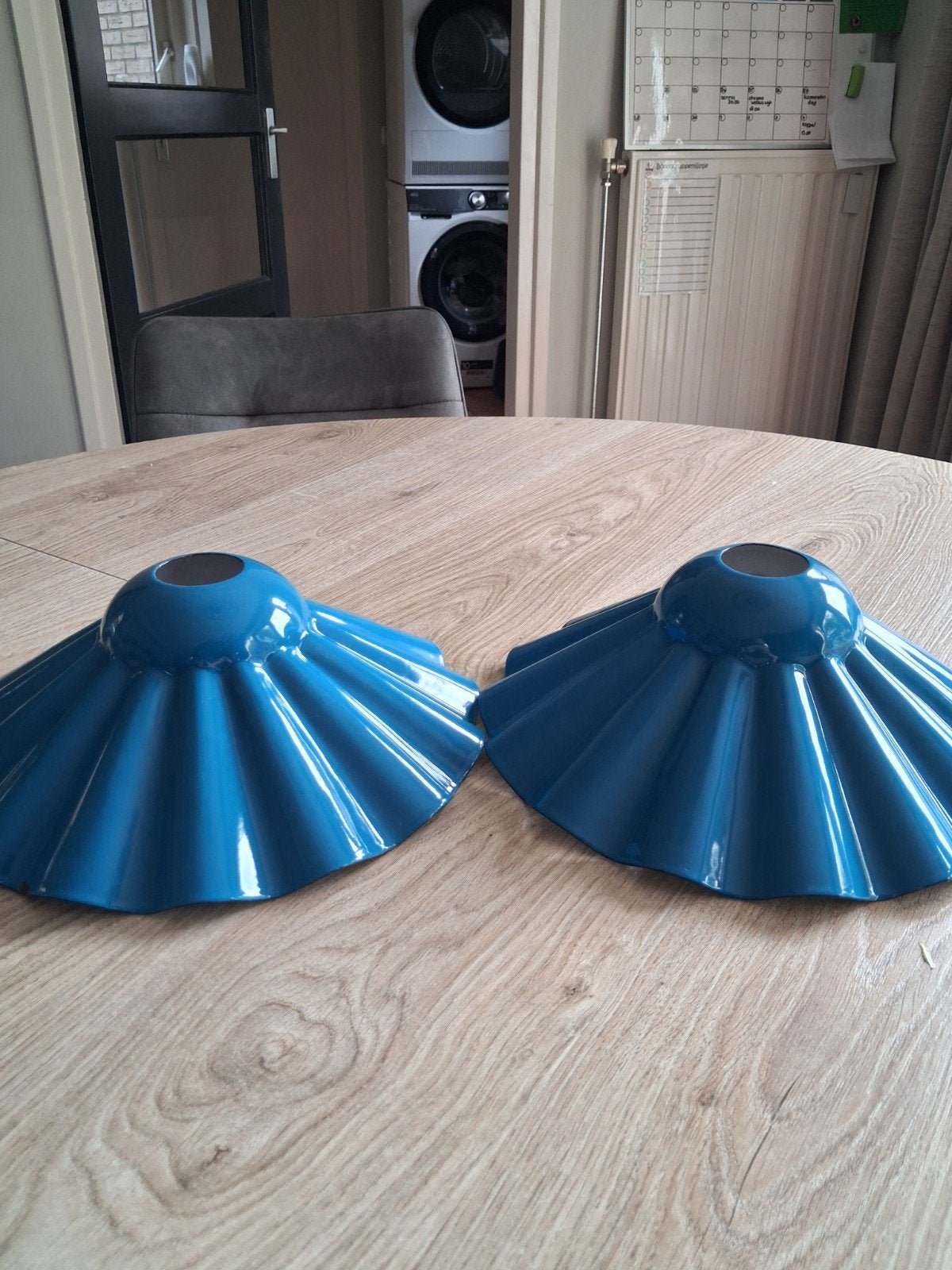 Set van 2 blauwe metalen lampenkappen, Blauw, Ophalen of Verzenden, Zo goed als nieuw, Overige vormen