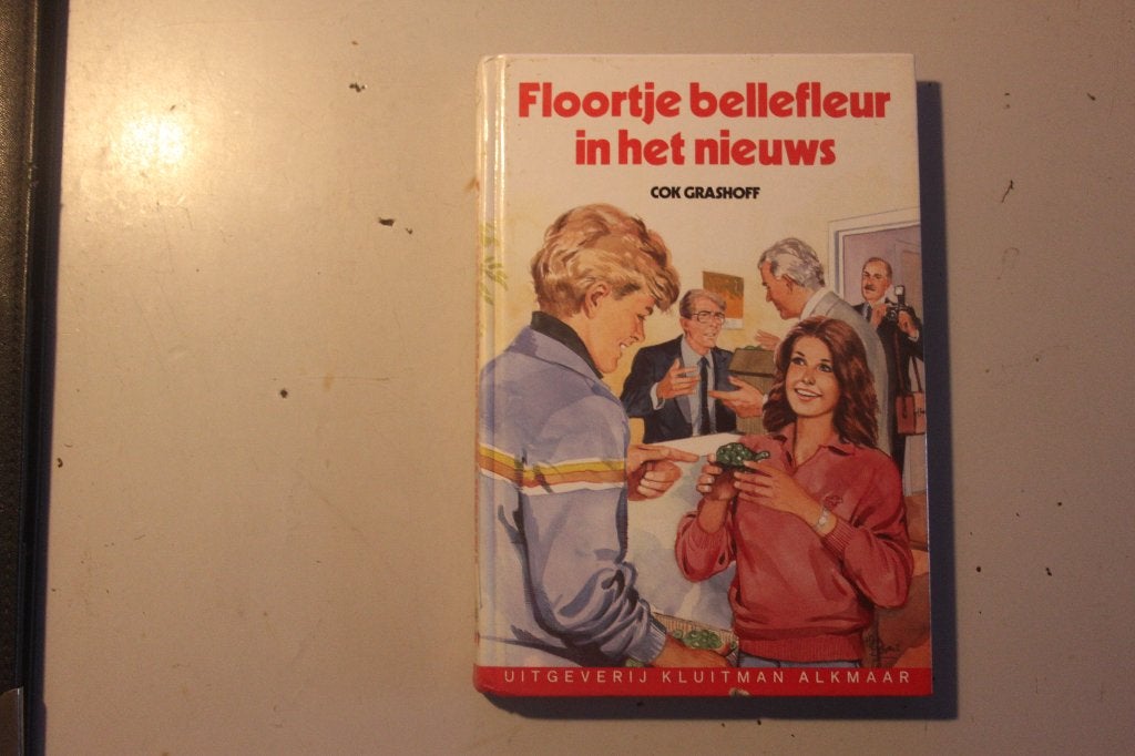 701x - boek - cok grashoff - floortje bellefleur in het nieu, Boeken, Ophalen of Verzenden, Gelezen