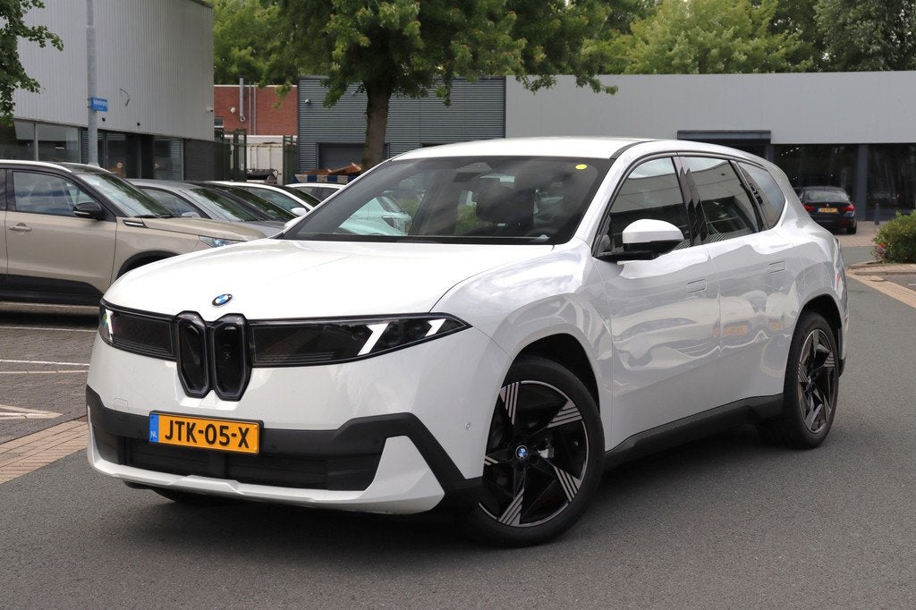 BMW iX3 50 xDrive / Trekhaak / Stoelverwarming / Ambiance ve, Auto's, BMW, Gebruikt, Zwart, 2260 kg, Wit