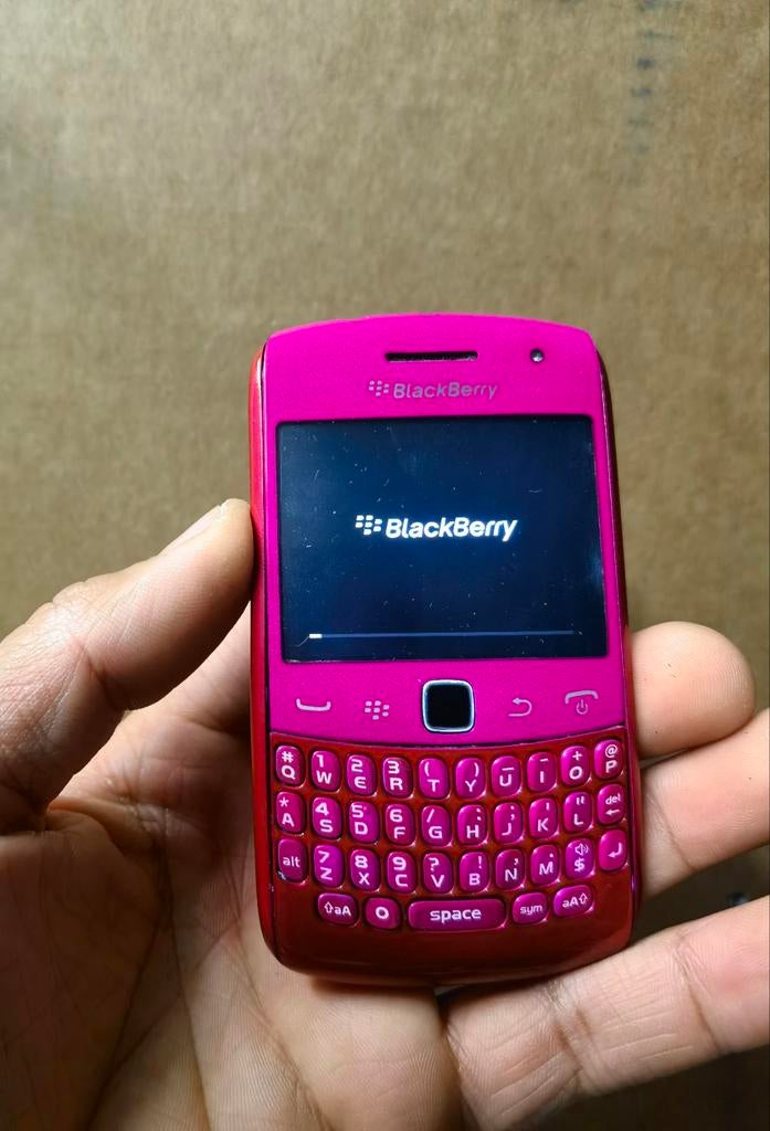 Schitterend blackberry curve 9360 roze met fysiek toetsenbor, Ophalen of Verzenden, Zo goed als nieuw