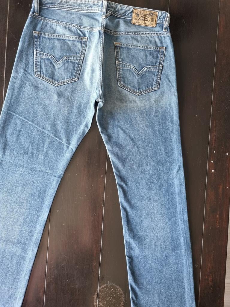 ZGAN CLASSIC DIESEL LARKEE REGULAR STRAIGHT JEANS SIZE 34/32, Kleding | Heren, Spijkerbroeken en Jeans, Diesel, Blauw, Ophalen of Verzenden
