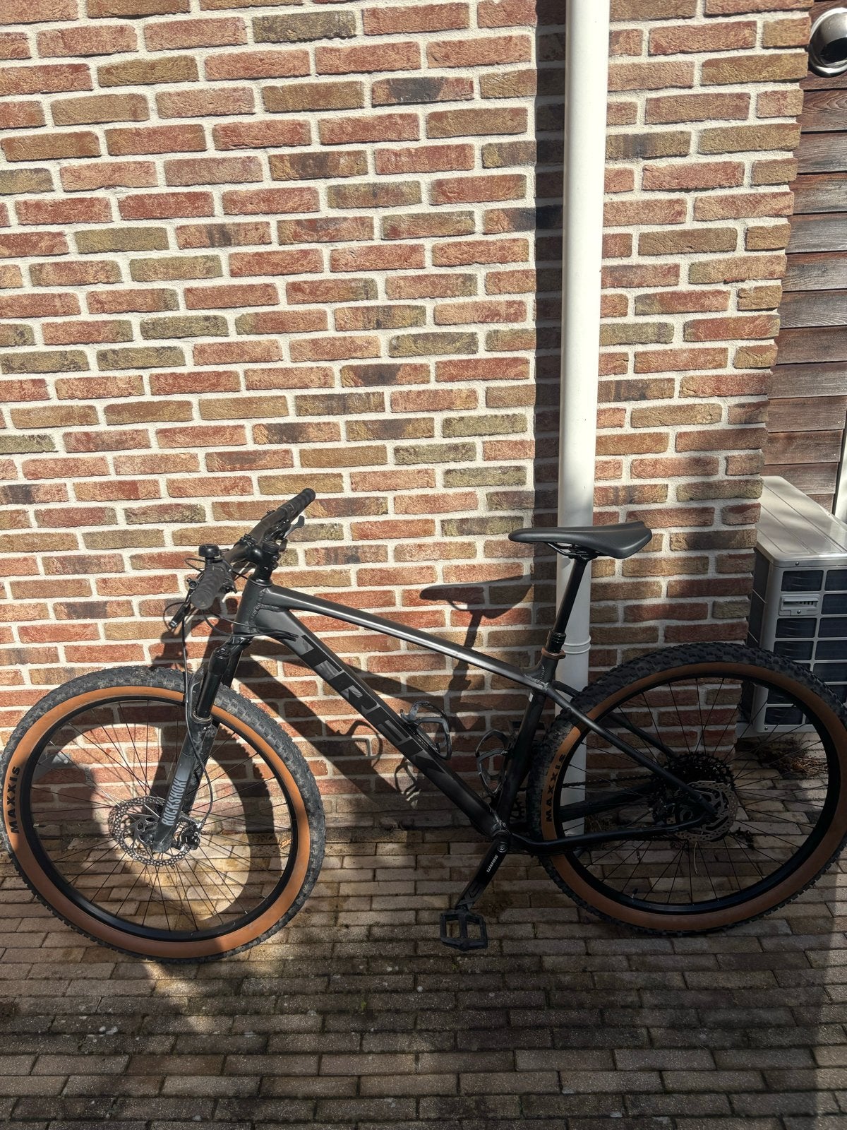 Foto 4 van Trek X-Caliber 8 2023 Satin Lithium Grey 29 inch