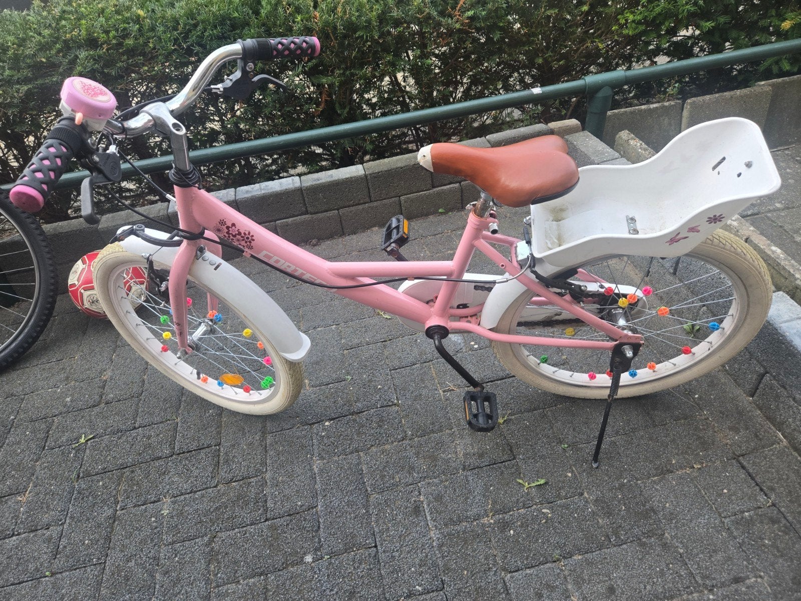Roze kinderfiets met kinderzitje en 20 inch wielen, Ophalen, Gebruikt, Handrem, 20 inch