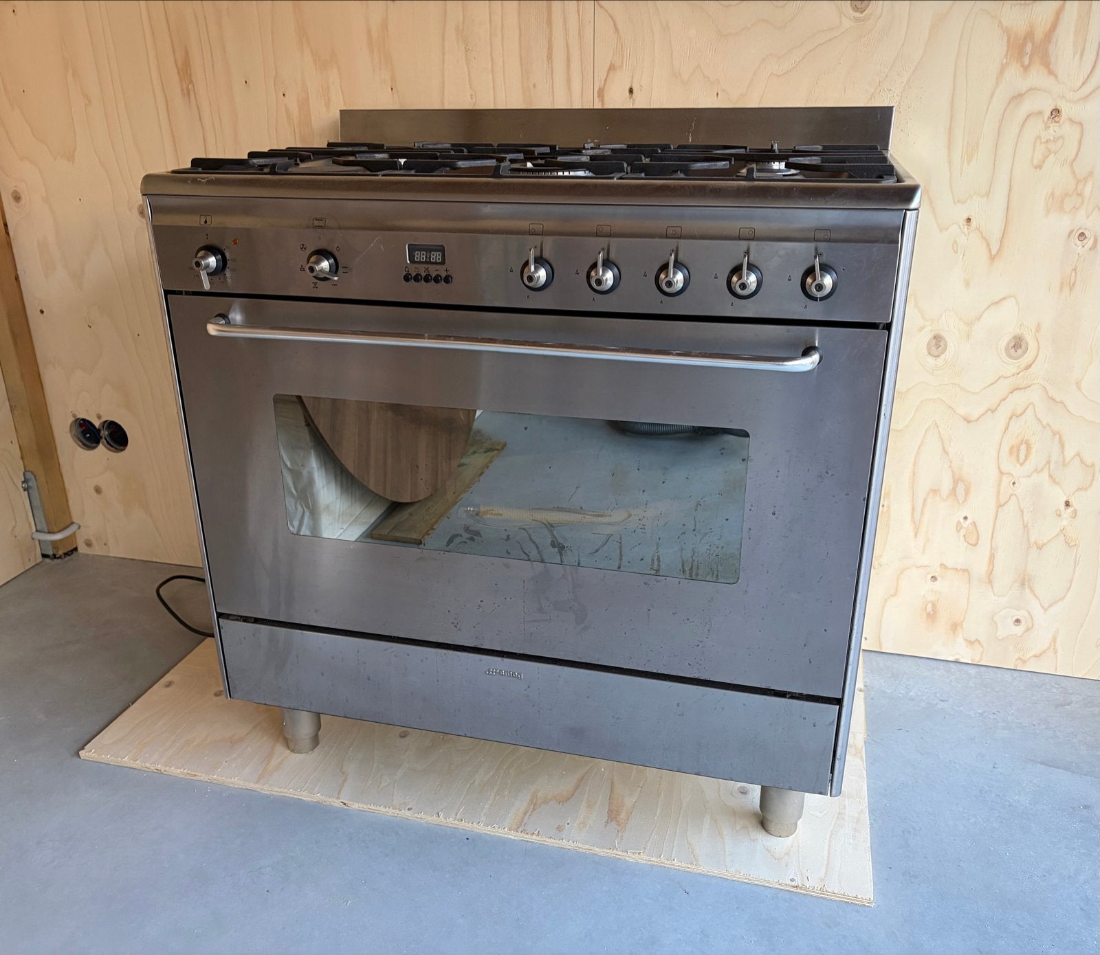 Smeg Fornuis met Oven - 90x60x90 cm - Zeer goede staat, Witgoed en Apparatuur, Fornuizen, Zo goed als nieuw, Vrijstaand, Gas, 5 kookzones of meer