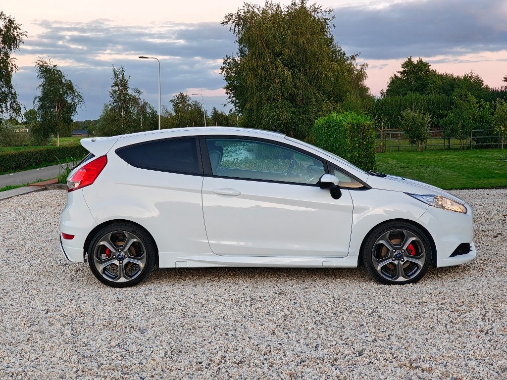 Foto 2 van Ford Fiesta ST 1.6 182PK