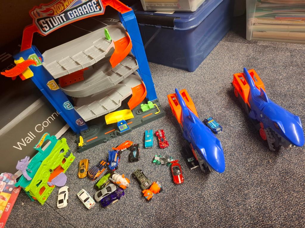 Hot Wheels Garage, 2x Haaien Happer & Veel Auto's, Ophalen, Gebruikt