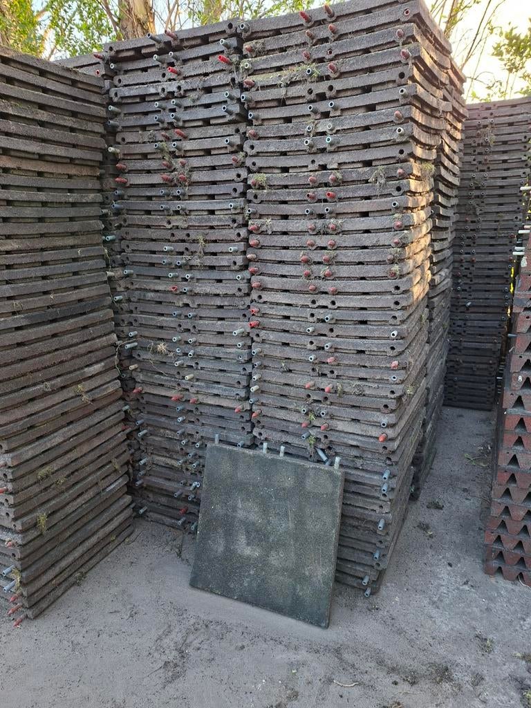 350 rubberen tegels 50x50x4.5 cm staltegels stalmatten