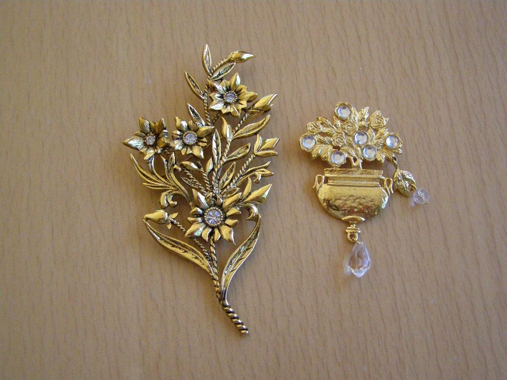 Vintage Liz Claiborne Broches: Bloemenmand & Bloementak, 10 cm of meer, Overige materialen, Gebruikt, Ophalen of Verzenden