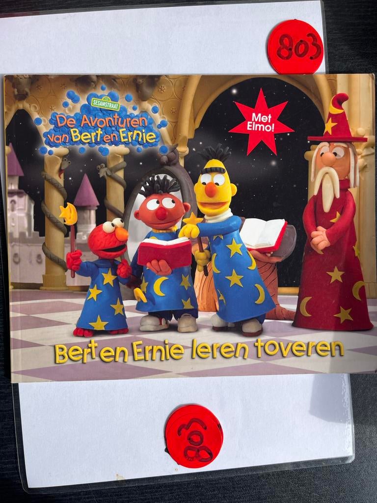 Bert en Ernie leren toveren - Sesamstraat kinderboek, Boeken, Ophalen of Verzenden, Zo goed als nieuw, Fictie algemeen