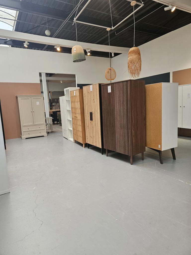 Showmodel outlet kasten, Ophalen, Zo goed als nieuw