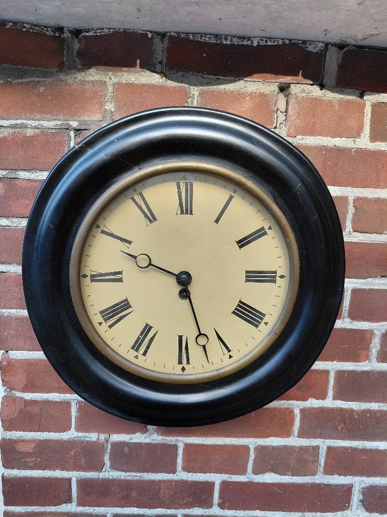 Antieke Biedermeier schoolklok in zwarte kast., Antiek en Kunst, Ophalen of Verzenden