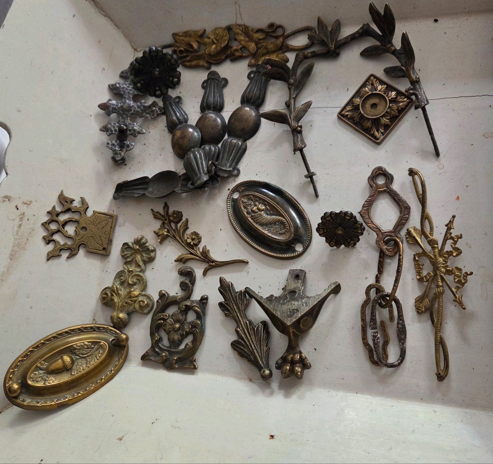 20 mooie antieke Ornamenten diverse brons, Ophalen of Verzenden