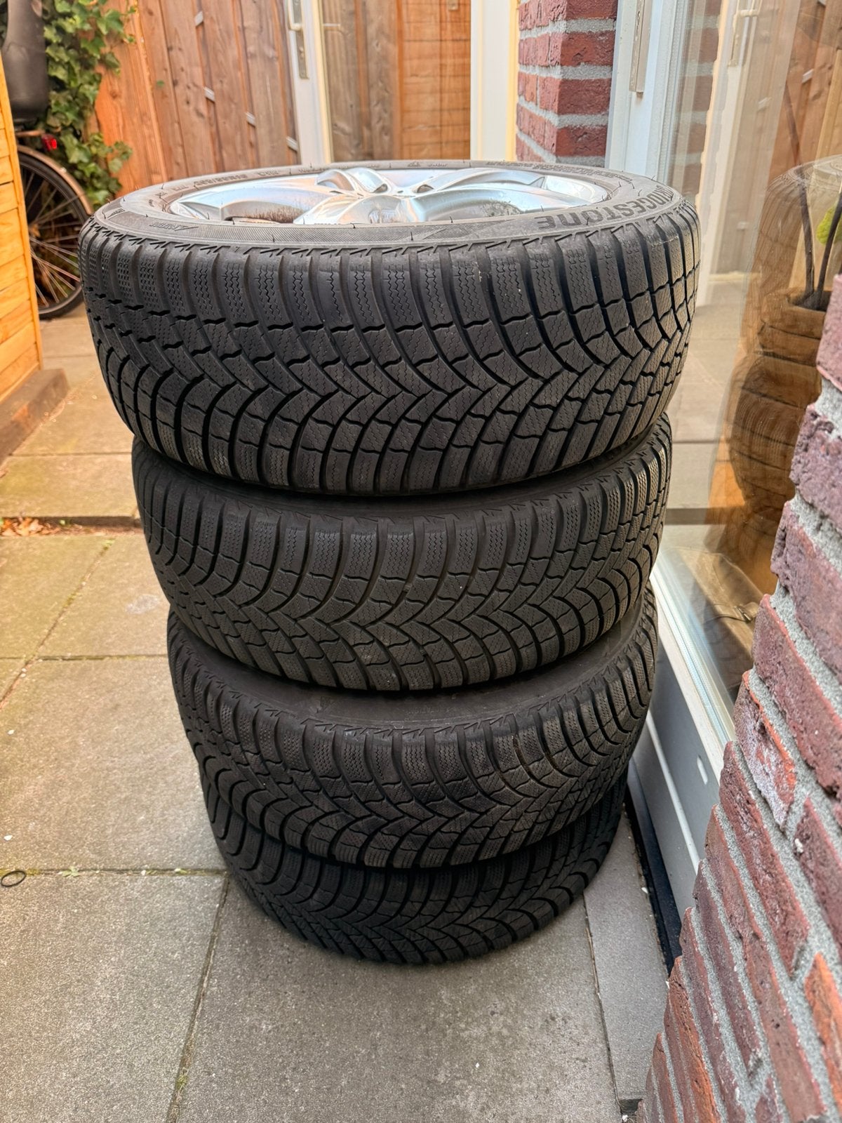 Winterbanden bridgestone Ford Focus 2012, Ophalen, Gebruikt, 16 inch, Banden en Velgen