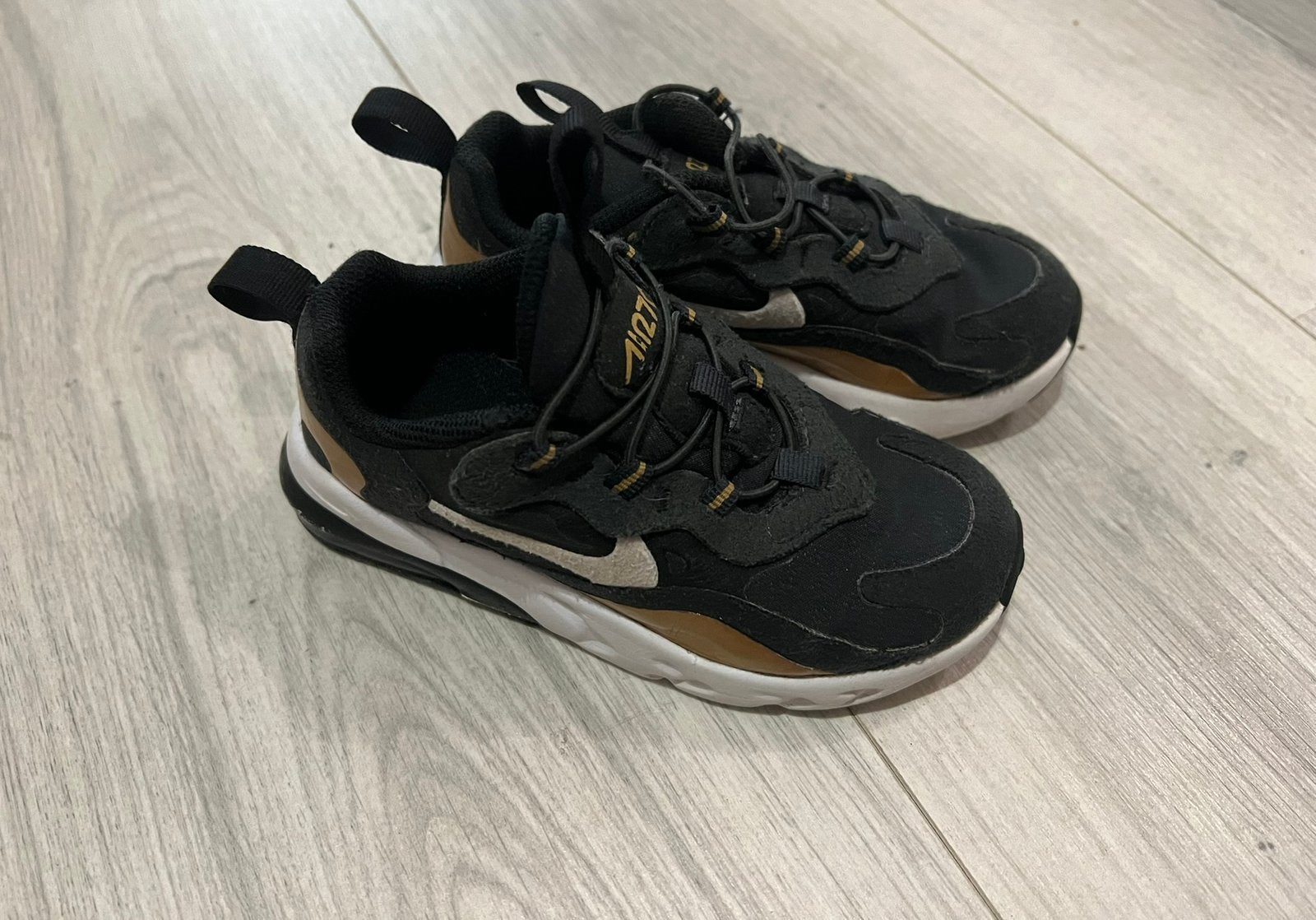 Air Max 270 React GS - sneakers - zwart - nike - 26, Kinderen en Baby's, Verzenden, Zo goed als nieuw, Jongen of Meisje, Sportschoenen