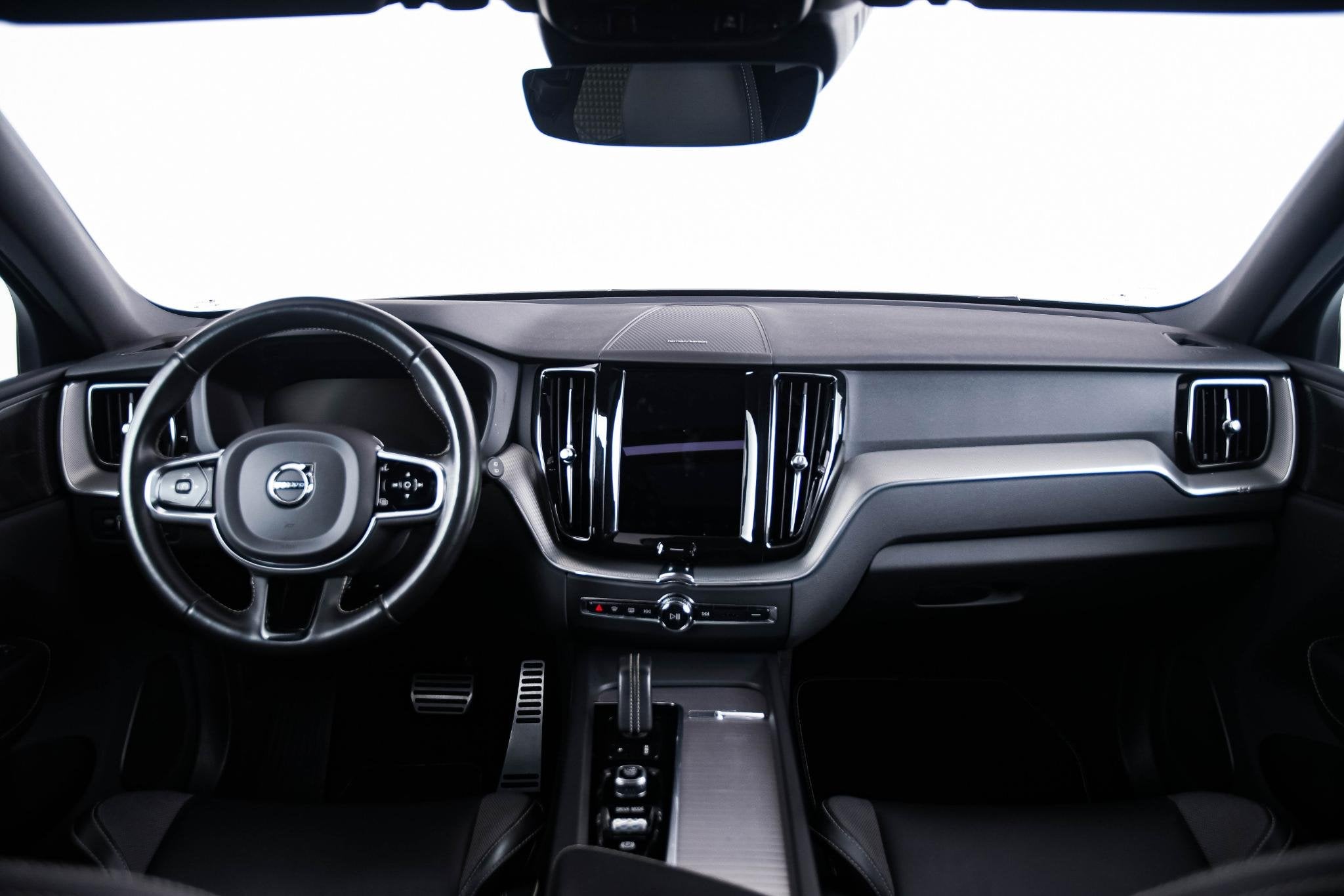 Volvo XC60 2.0 Recharge T6 AWD R-Design Trekhaak - Panoramad, Gebruikt, 138 €/maand, 340 pk, Bedrijf