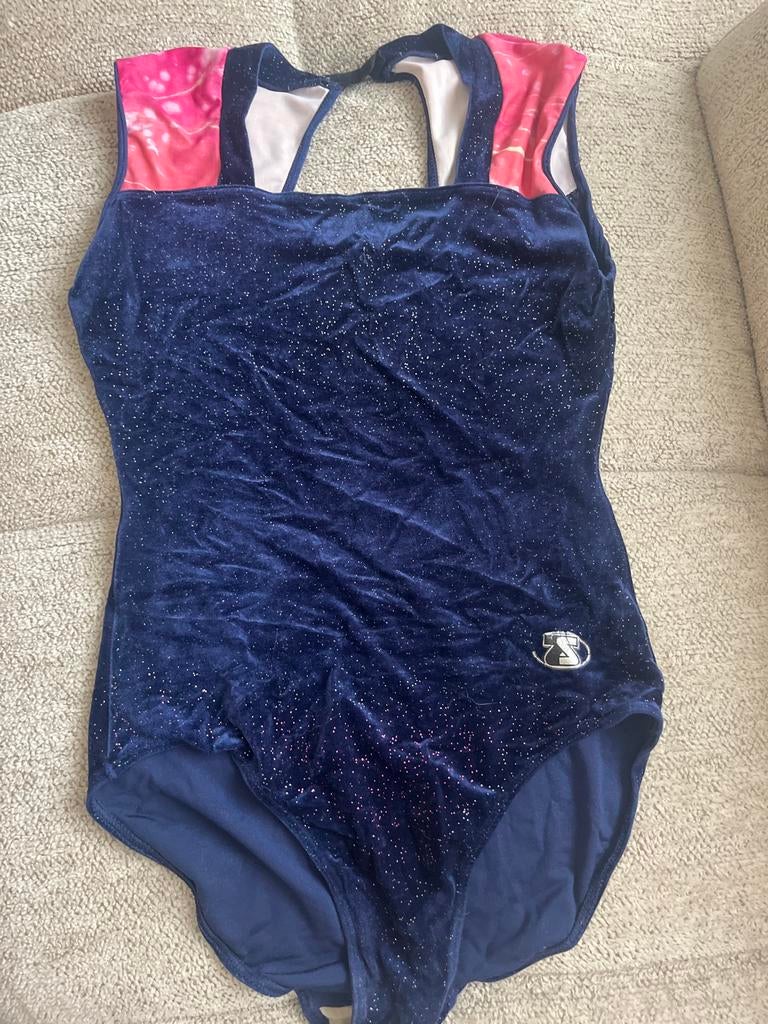 Turnpakje M/L donkerblauw met glitters, Sport en Fitness, Turnen, Gebruikt, Blauw, Maat 36 t/m 42, Ophalen of Verzenden