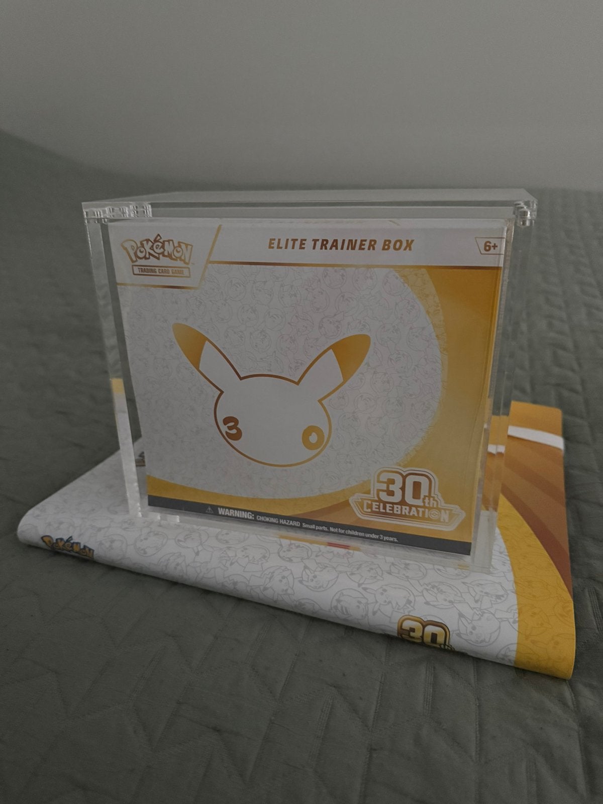 Te koop: een Pokémon Celebrations Elite Trainer Box (ETB)., Ophalen of Verzenden, Zo goed als nieuw