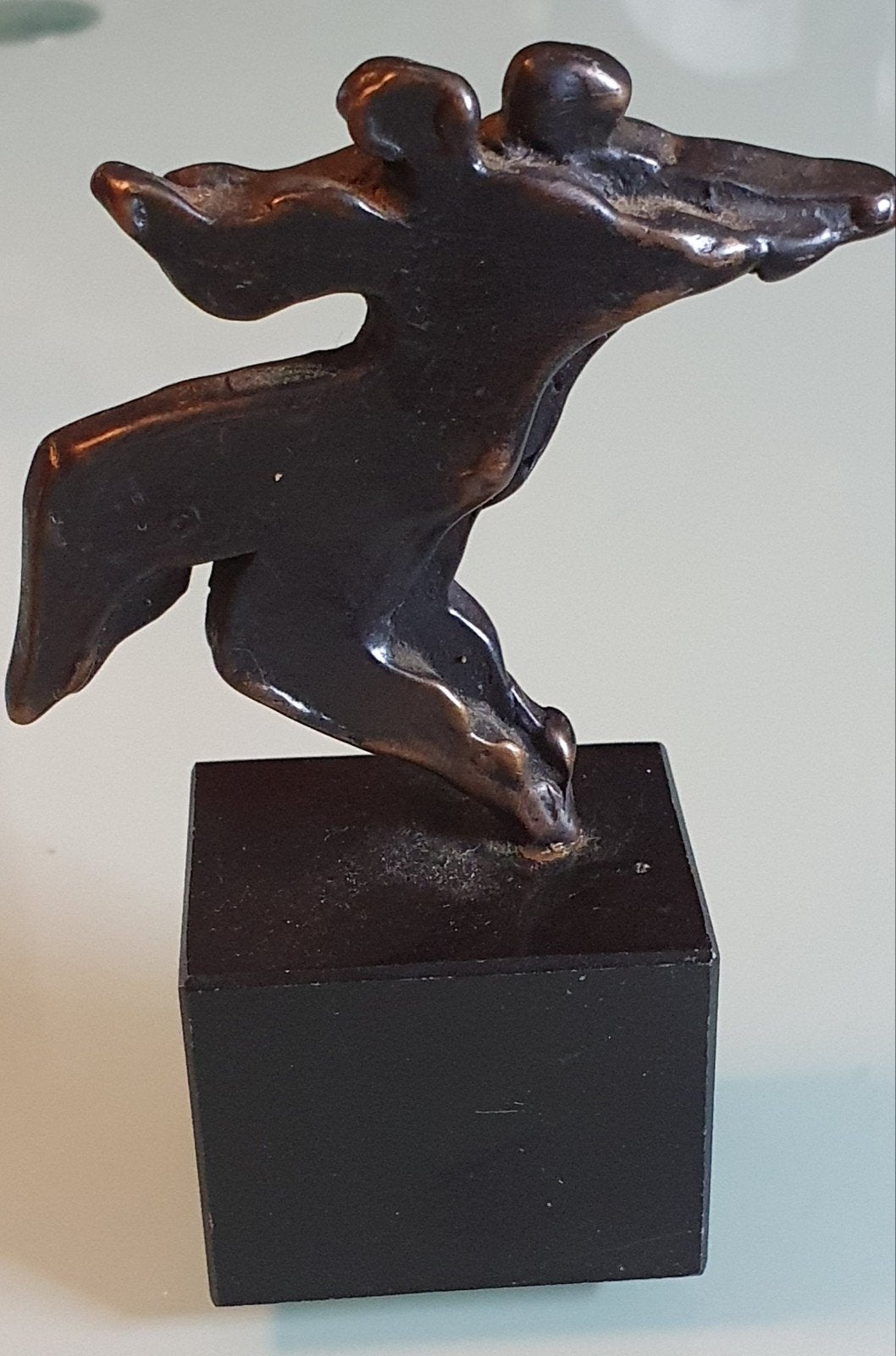 Bronzen beeld 'Fusie DNB - PVK 2004' op sokkel, Minder dan 20 cm, Ophalen of Verzenden, Brons, Op sokkel