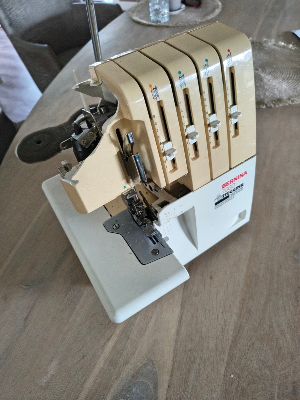 lockmachine defect  koopje voor onderdelen, Ophalen of Verzenden, Gebruikt, Lockmachine, Bernina