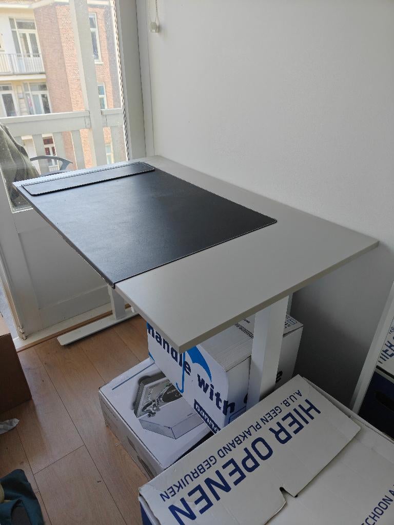 IKEA SKARSTA bureau wit (120*70), hoogte verstelbaar, Ophalen, Zit-sta bureau, Scandinavisch, Zo goed als nieuw