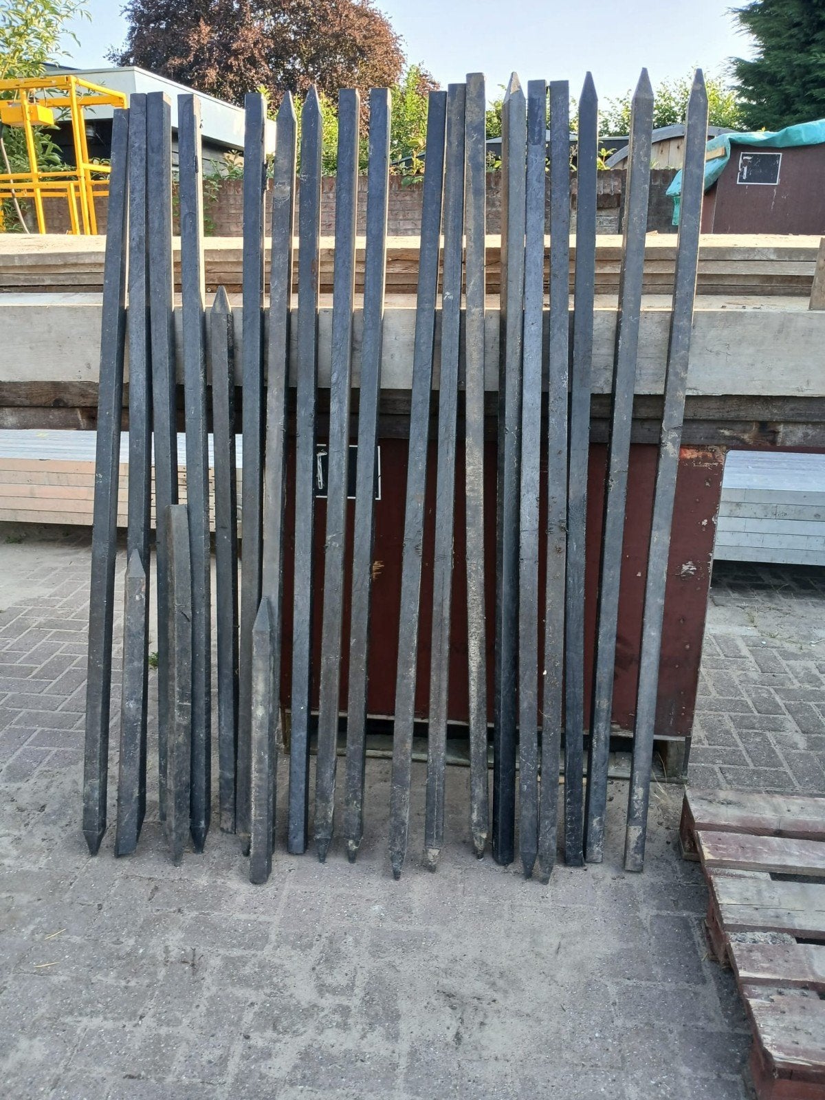 Kunststof palen met punt, Tuin en Terras, Palen, Balken en Planken, Ophalen, Gebruikt, 180 tot 250 cm, Palen
