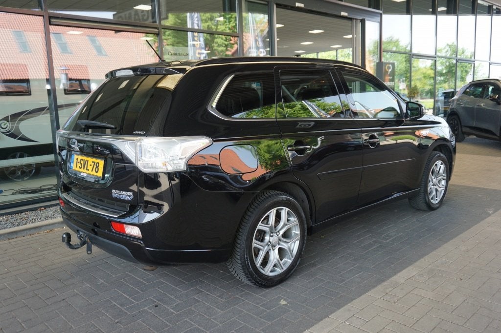 Mitsubishi Outlander 2.0 PHEV Instyle | Trekhaak | Schuif-/k, Auto's, 4 cilinders, Zwart, Hybride Elektrisch/Benzine, Te koop