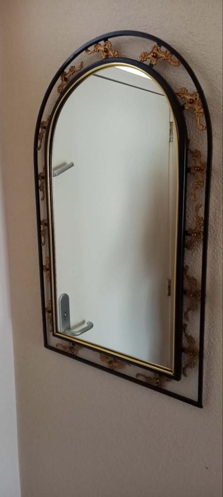 Decoratieve spiegel met sierlijke metalen lijst, Huis en Inrichting, Ophalen, Gebruikt