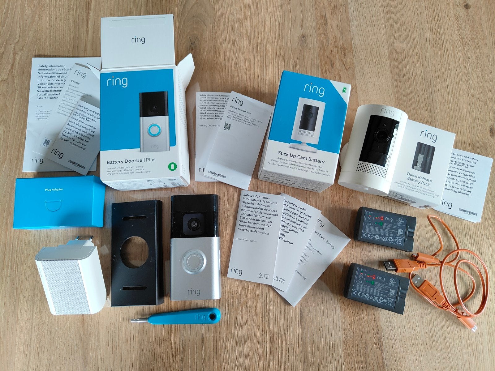 Ring Beveiligingsset: Stick Up Cam Battery & Doorbell Plus, Ophalen of Verzenden, Gebruikt, Buitencamera