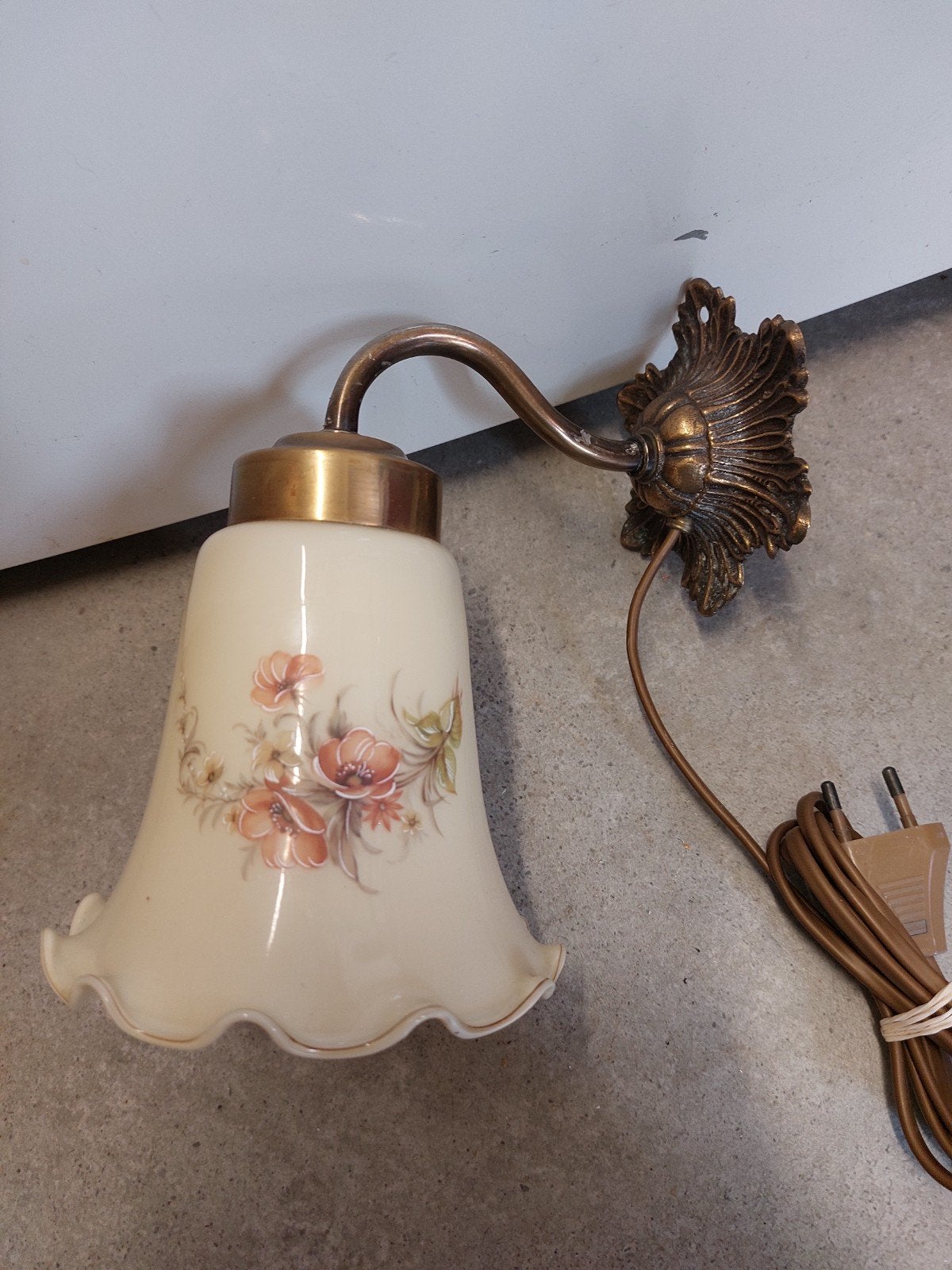 vintage retro Wandlamp messing opaline ?, Ophalen of Verzenden, Gebruikt, Metaal, Wandlamp